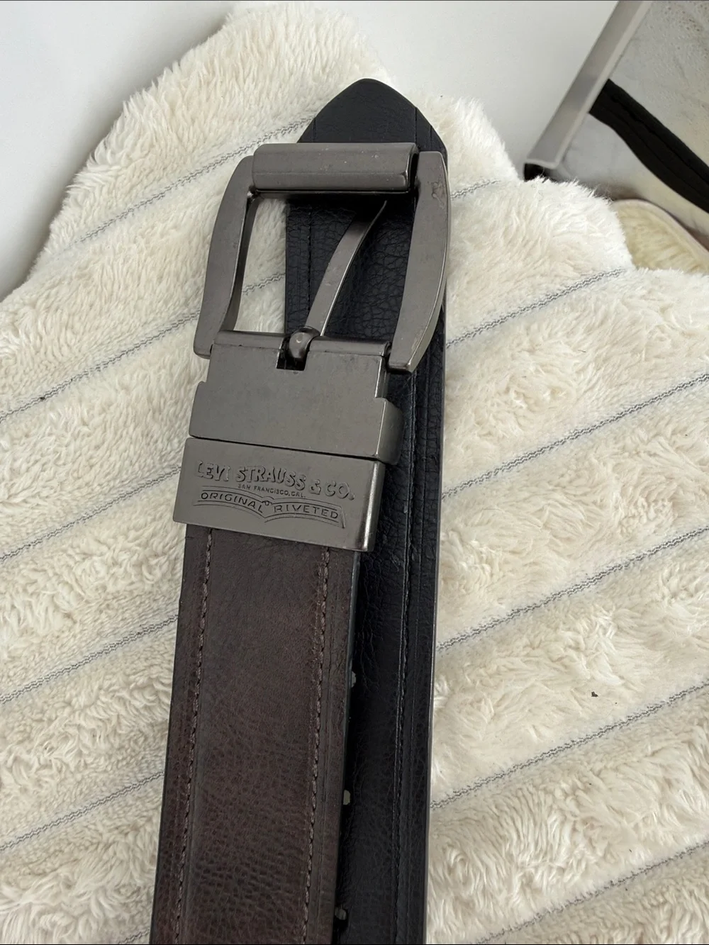 Levi's Men's Reversible Leather Belt - Black/Brown size 36
